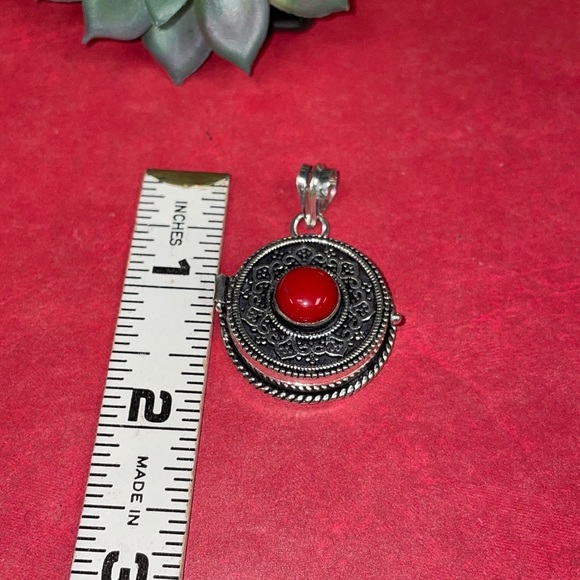 Coral Locket - Picture 9 of 13